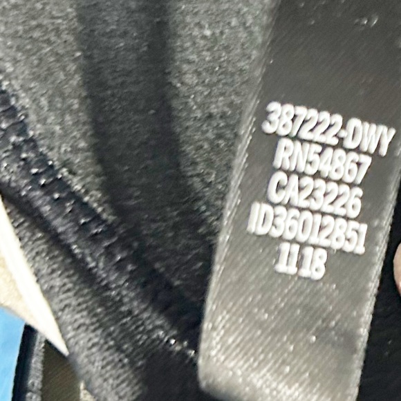 Victoria Secret’s Victoria Sport Incredible Lightweight Zip Front Sports Bra - Picture 11 of 14